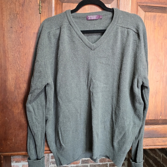 Gleneagles Made in Scotland Green V-Neck Sweater - 100% Lambswool - Medium - Picture 9 of 11